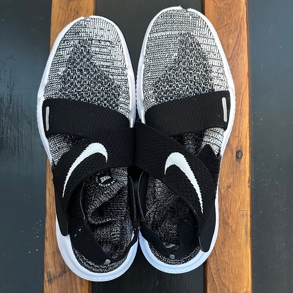 Nike  Black and White Knit Sneakers